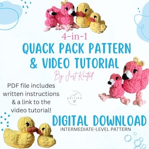以下が含まれることがあります： ピンクと黄色の編みぐるみアヒルのデジタルダウンロードグラフィック。テキストには「4-in-1 Quack Pack Pattern & Video Tutorial」と「Digital Download」と書かれています。パターンには、書かれた指示とビデオチュートリアルが含まれています。