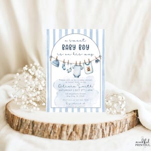 Jungen-Babyparty-Einladung Bearbeitbare Babyparty-Vorlage Eine süße Baby-Kleidung-Dusche laden ein Blaue Wäsche-Bär-Babyparty-Einladung