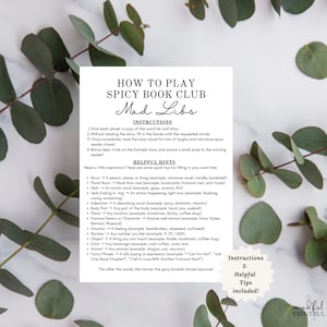 Puede incluir: Una tarjeta rectangular blanca con texto negro titulada How to Play Spicy Book Club Mad Libs. La tarjeta incluye instrucciones numeradas y una lista de consejos &uacute;tiles para completar categor&iacute;as de palabras como sustantivos, verbos y adjetivos.