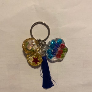 Mini sea shells keychain with gold details