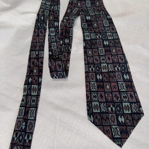 Unique Mens Neck Tie 1970s -1990s