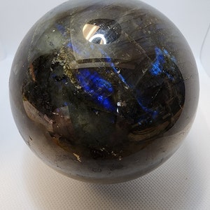 Labradorite Sphere, Crystal Sphere 1266 g, blue flash