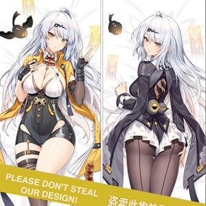 Puede incluir: Almohada corporal de doble cara con ilustraciones de estilo anime de un personaje femenino con dos atuendos diferentes. La almohada tiene el texto "PLEASE DON'T STEAL OUR DESIGN!" y "WAIFU CUDDLES".