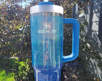 Vaso Stanley personalizable con purpurina y efecto degradado de color.