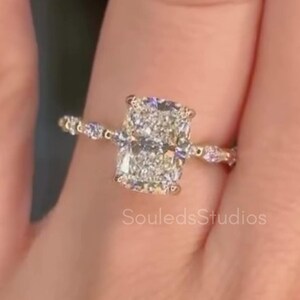 2.5 CT Kissenschliff Moissanite Verlobungsring 14K Gelb Solid Gold Pave Band mit versteckten Halo Ehering Jubiläumsring für Frauen