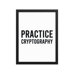 Puede incluir: Un póster enmarcado con las palabras "PRACTICE CRYPTOGRAPHY" en letras mayúsculas negras y en negrita sobre un fondo blanco. El marco es negro y rectangular, creando una estética limpia y moderna.