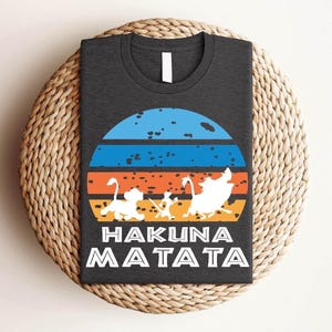 Maglietta Hakuna Matata, Maglietta Animal Kingdom, Maglietta Family Vacation, Maglietta Disney Trip, Maglietta Happiest Place on Earth, Maglietta Disney Lovers
