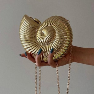 Gold Seashell Clutch Bag with Chain – Nautical Statement Purse for Weddings, Beach Parties, Vacations & Coastal-Inspired Outfits | Gift