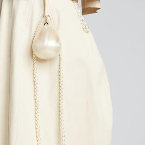 Pearl Drop Clutch Bag – Elegant Shell Purse with Pearl Strap for Brides, Parties & Events | Statement Handbag - Evening Glam | Gift For Her
