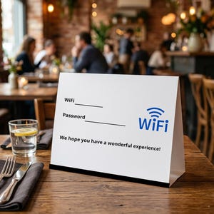 Könnte beinhalten: Ein Set aus drei Keramikbechern mit gesprenkelter, matter Oberfläche. Die Becher sind in Creme-, Hellgrau- und Dunkelgrautönen gehalten. Jeder Becher hat ein schlichtes, minimalistisches Design, ideal für Kaffee oder Tee.