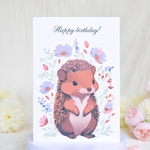 Biglietto di auguri di compleanno con riccio, biglietto di auguri con riccio viola e fiori, biglietto di auguri di buon compleanno, biglietto di auguri illustrato con busta