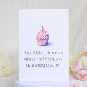 Jolie carte d'anniversaire Cupcake, carte de voeux d'anniversaire Bestie de travail, cadeau pour collègue, carte de célébration illustration cupcake violet amis