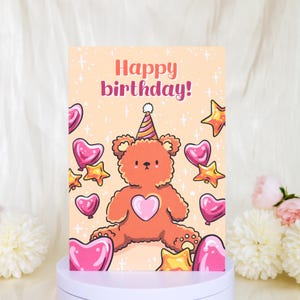 Biglietto di auguri di compleanno con orsetto di peluche e cappello, biglietto con palloncini rosa e gialli, biglietto di auguri con orsetto soffice, biglietto con animale carino, biglietto di auguri di compleanno con cartone animato stravagante