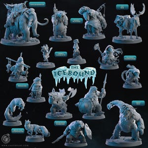 Puede incluir: Una colección de figuras en miniatura, que incluyen un mamut, un alce, guerreros osos polares y un yeti. Las figuras están en varias poses y presentan detalles intrincados. El texto "The Icebound" se muestra de forma destacada.