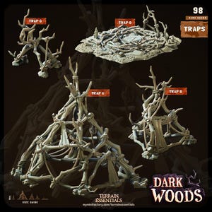 Puede incluir: Conjunto de trampas de terreno en miniatura para juegos de mesa. Las trampas están hechas de madera y cuerda de color gris claro, con etiquetas que dicen "TRAP A", "TRAP B", "TRAP C" y "TRAP D". También se ve el texto "DARK WOODS" y "TERRAIN ESSENTIALS".