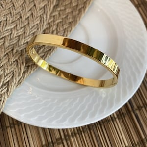 Pulsera tipo brazalete chapada en oro y plata