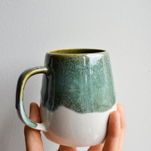 10 oz/300 ml Stoneware Green Mug, Ceramic Mug with Handle, Stoneware Tea Tumbler with Drippy Glaze, Modern Coffee Mug image 3