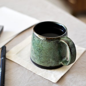 Handcrafted Black Stoneware Pottery Mug in Emerald Green, Ceramic Tumbler for Tea/Drip Coffee/Americano/Latte/Cappuccino, Cup with Handle
