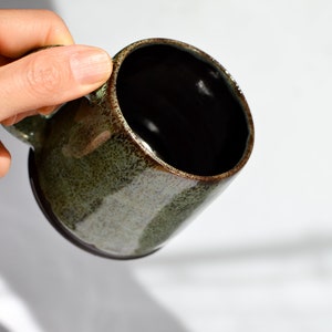 Handcrafted Black Stoneware Pottery Mug in Emerald Green, Ceramic Tumbler for Tea/Drip Coffee/Americano/Latte/Cappuccino, Cup with Handle image 6