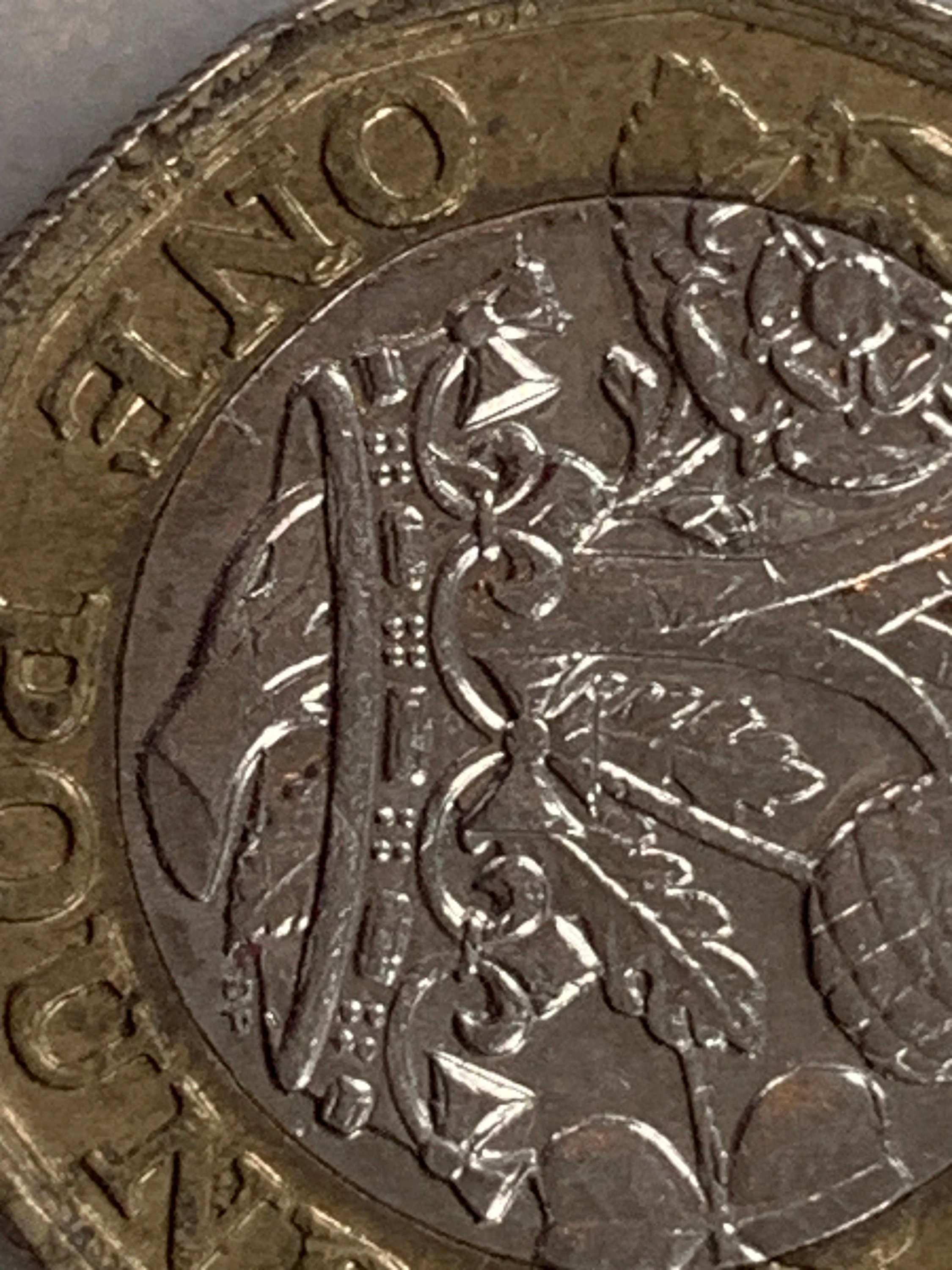 Very Rare 2016 One Pound Coin Error on Coin. Legally Released 2017 Huge