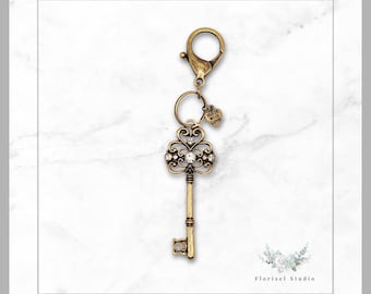 Llavero de esqueleto: llave de corazón vintage, dije para bolso de bronce antiguo con diamantes de imitación