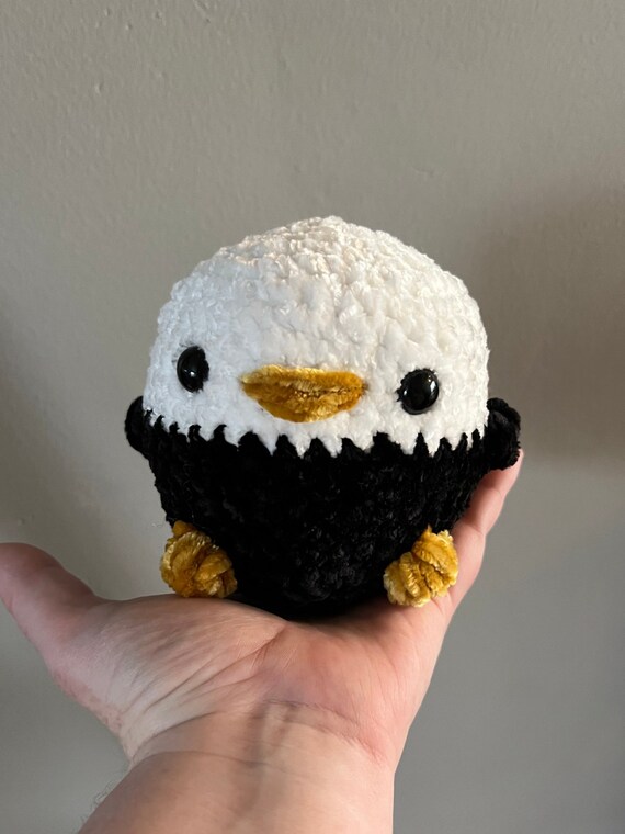 Crochet Bald Eagle Plushie: Cuddly American Eagle Desk Pal