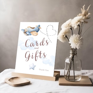 Landing Soon Babyshowerkaarten en tafelcadeaubord - avontuurthema - afdrukbaar bord. Teken voor vliegtuigkaarten en cadeaus. d47.03