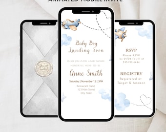 Puede incluir: Tres smartphones muestran una invitación para un baby shower. La invitación presenta un avión de acuarela, nubes y el texto "Baby Boy Landing Soon". Los detalles incluyen la fecha, la hora y la información de RSVP. El fondo es de color neutro.
