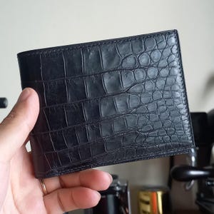 Schwarze Bifold Brieftasche, Alligator Handgefertigt, Gravur
