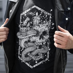 T-shirt da uomo gotiche con serpente e teschio / T-shirt occulta / T-shirt horror / Regalo per lui