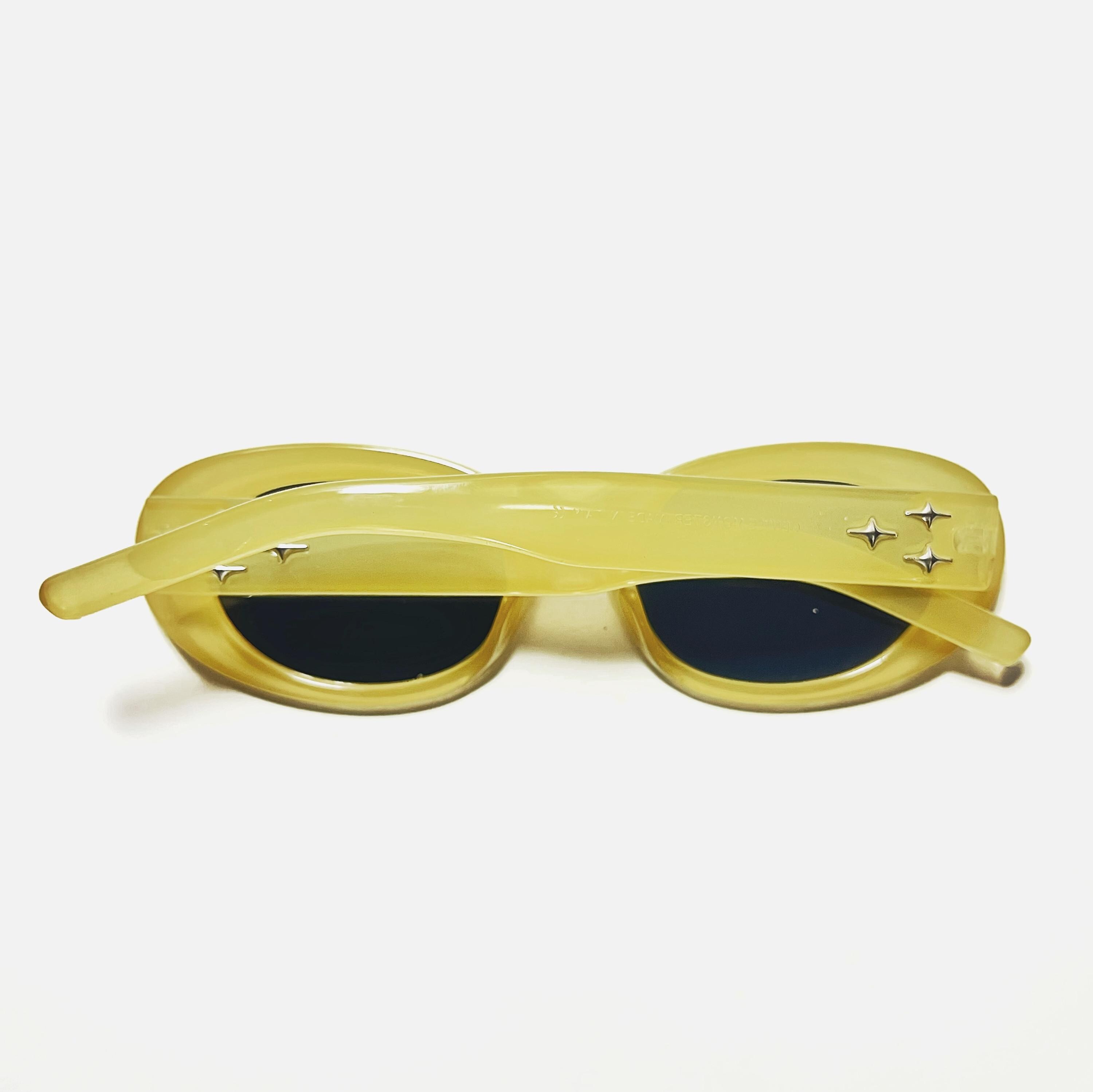Vintage Candie\'s Cat Eye Sunglasses White and Yellow EUC Retro Framed Sunglasses Linea Vintage Tort Female Cat-Eye Sunglasses | Aire – AIRE US main image 3