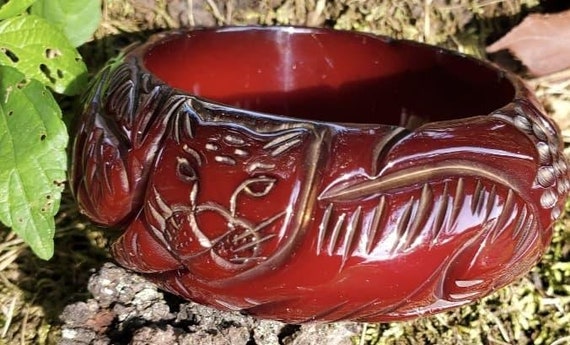 Amazing hand-carved  twin tigers red Bakelite ban… - image 4
