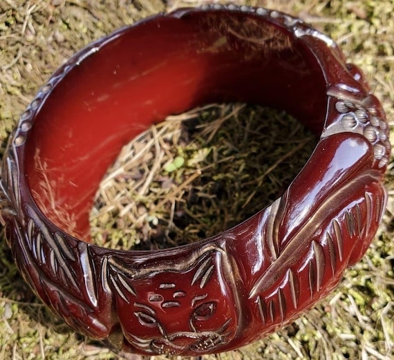 Amazing hand-carved  twin tigers red Bakelite ban… - image 1