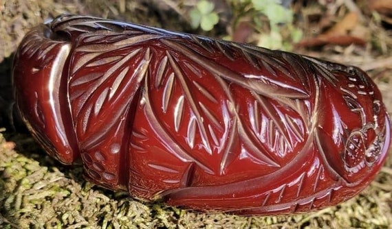Amazing hand-carved  twin tigers red Bakelite ban… - image 2