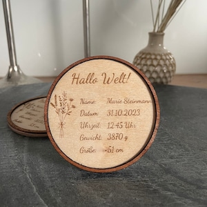 Carte d'étape ronde en bois avec dates de naissance personnalisées