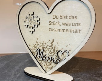 Personalisiertes Muttertagsgeschenk aus Holz mit Familienpuzzleteilen