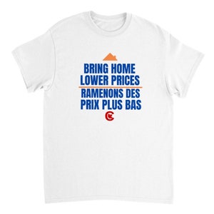 Könnte beinhalten: Weißes T-Shirt mit blauem Text, der "Bring Home Lower Prices Ramenons Des Prix Plus Bas" lautet, mit einem kleinen orangenen Haussymbol über dem Text und einem kanadischen Flaggen-Symbol unter dem Text.