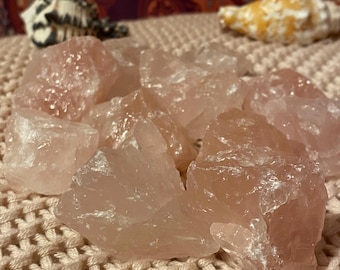 Quarzo rosa grezzo migliorato con Reiki quantistico e sintonizzazione personale