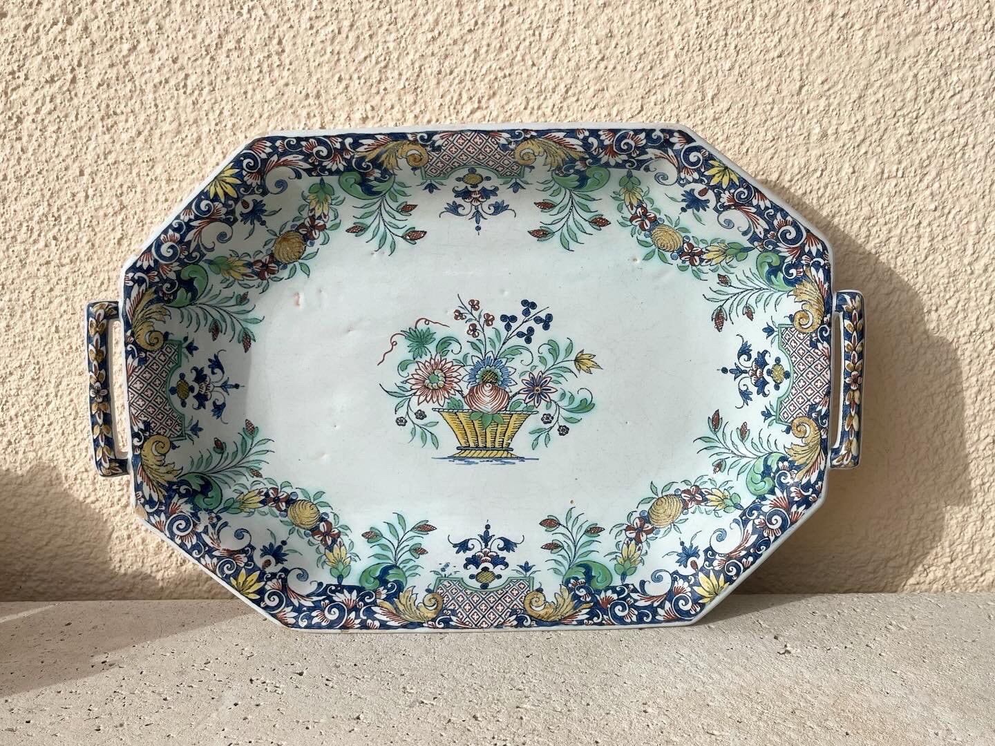 ANCIEN VASE AIGUIÈRE blanc et bleu motif florale faience bleu de DELFT