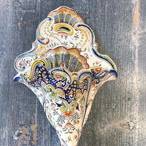 XL Desvres Majestic Faiance Bouquetiere Wall Vase Horn Cornucopia of Abundance. Faiance ceramic with traditional decor Rouen. Bright colors!