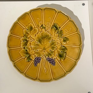 Antique Sarreguemine Majolica plate, barbotine, decorated a branch with grapes and leaves, beautiful colours.