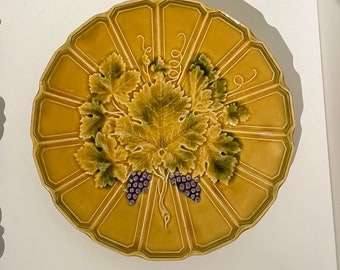 Antique Sarreguemine Majolica plate, barbotine, decorated a branch with grapes and leaves, beautiful colours.