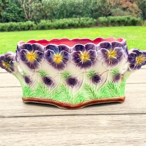 Pretty barbotine jardinière, planter. Earthenware Onnaing. Art nouveau. Beautifully decorated with violet pansies and green leaves