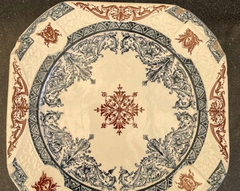 Old serving plate on foot, Longchamp Diane