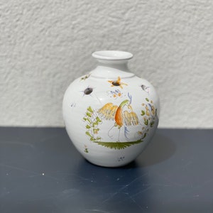 Flower pique vase, faience, pique fleurs decor Moustiers. Signed. Handcrafted.