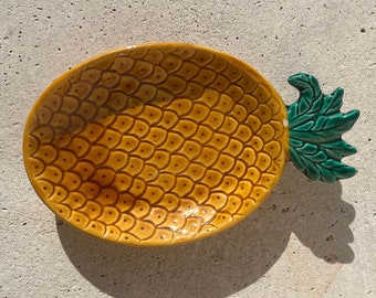 Vintage Majolica Pineapple plate from SAP Vallauris. In very good condition for it’s age. Ca 1950-60.
