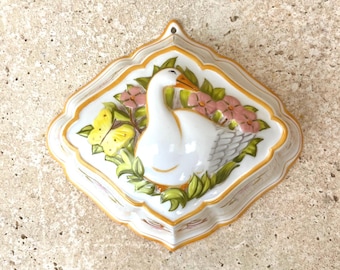 A White Le Cordon Bleu 1986 Franklin Mint is a Diamond Shaped Hand