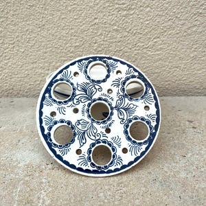 Delft faience round bouquetière vase with removable lid. Classical dutch blue and white with floral decor. Signed. Rare.