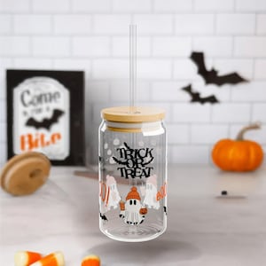 Ghost Halloween Cute Glass Cup with Lid and Straw, Fall Iced Coffee Glass Spooky Season Gift, Halloween Themed Glass Tumbler Mug