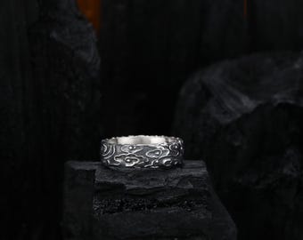 Anillo de boda floral de plata esterlina oxidada hecho a mano para hombre